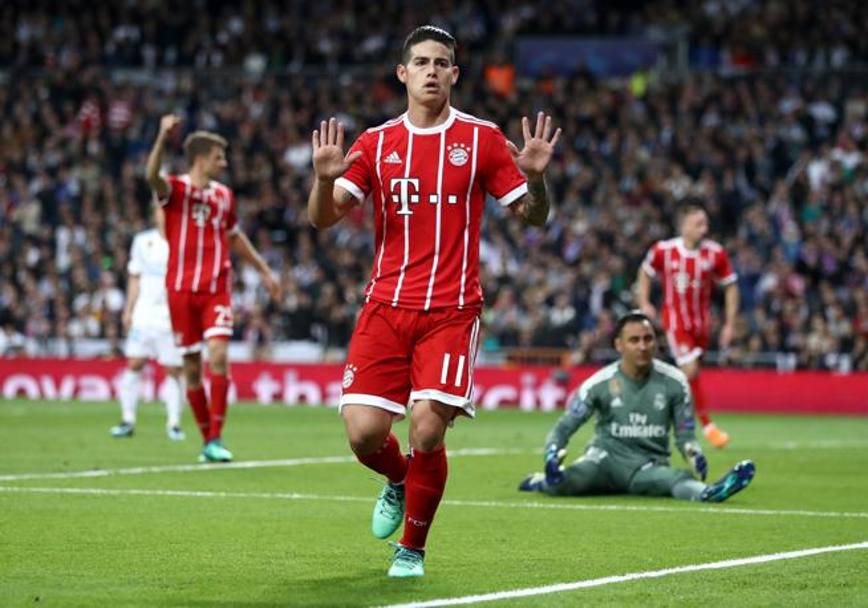 James Rodriguez, ex dei blancos, segna il 2-2 per il Bayern e non esulta. 